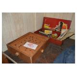 VINTAGE MARBLE GAME AND ERECTOR SET