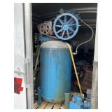 Large upright air compressor, w/ extra pumps