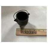 Mini cast iron witchï¿½s pot