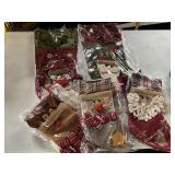 (5) nos Christmas stockings 3 minis 2 bigger ones
