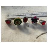 (5) costume rings sz unknown