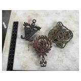3 trivets
