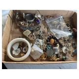 Costume jewelry some earring donï¿½t have pairs