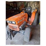 Kubota B8200 hydrostatic 4wd new battery