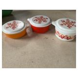 (3) Pyrex bowls mismatched lids for two of them