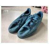 Puma suede shoes sz 13