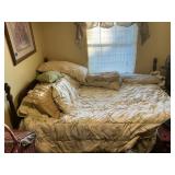 4 poster bed, with bed clothes