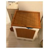 Linen box w/linens
