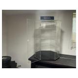 Octagonal display case ï¿½plexiglassï¿½