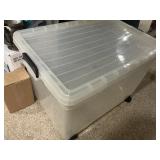 Tote with lid