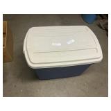 Tote with lid Lid has crack
