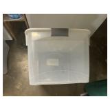 Tote with lid