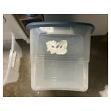 Tote with lid