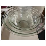 Pyrex mixing bowls set of 3