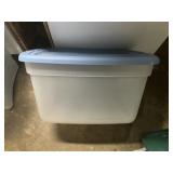 Tote with lid