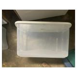 Tote with lid