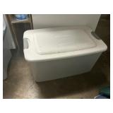 Tote with lid