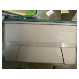 Tote with lid