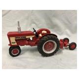 1/16 Farmall 404 w/ 2 row planter
