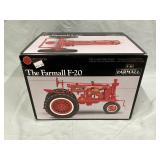 1/16 Farmall F20 Precision in box
