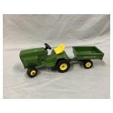 1/16 John Deere Lawn and Garden tractor with cart