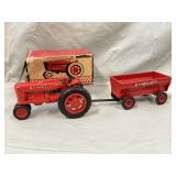 1/16 Farmall M w/box and wagon- Product Miniatures