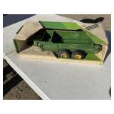 ErtlJohn Deere hydra push spreader