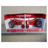 Ertl Farmall 706-806 set