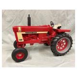 1/8 International Hydro 100 Tractor w/ box