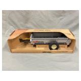 1/16 New Idea 3622 Manure Spreader