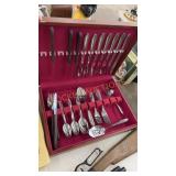 Stainless silverware set and box