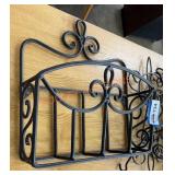 Metal hanging home decor pieces