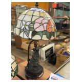 Lamp with tiffany style shade