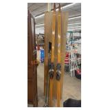 Vintage Lignostone toppen tur-lett skis with poles