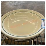 Pie plate lot longaberger and Pyrex