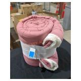 Room Essentials Red/Pink Comforter King Size