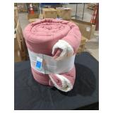 Room Essentials Red/Pink Comforter King Size