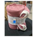 Room Essentials Red/Pink Comforter King Size