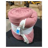 Room Essentials Red/Pink Comforter King Size