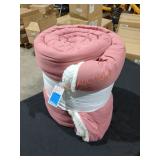 Room Essentials Red/Pink Comforter King Size