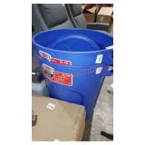 Rubbermaid 32 gal trash can 2x bid