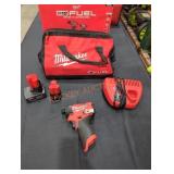 Milwaukee M12 1/4" Impact Driver Kit