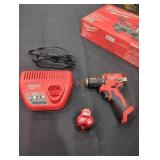 Milwaukee M12 3/8" Drill Driver Kit