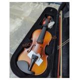 Vevor violin in a case