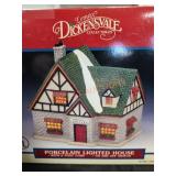 Dickensvale Holiday Decor