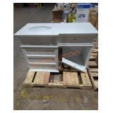 White Vanity w/ Top 48" x 22-1/4" x 31.5"