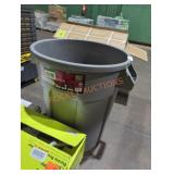 Husky 32 gal trash can