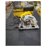 DeWalt Corded 7-1/4" Lightweight Circular Saw