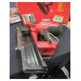 Milwaukee M18 21ï¿½ round head nailer