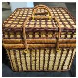 Picnic Basket with Plastic Dining ware